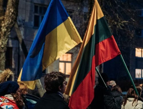 Nuo operacinių iki komentarų skilčių: nematomos karo fronto linijos ir atsparumo pamokos mums